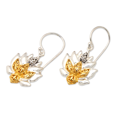 Ohrhänger aus Sterlingsilber mit Goldakzenten - Ohrhänger aus 18-karätigem Gold mit Lotus-Motiv aus Bali