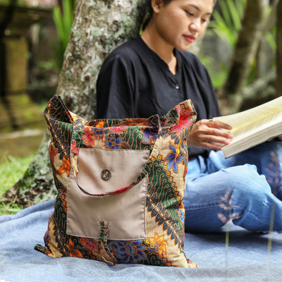 Handgefertigte faltbare Einkaufstasche aus Baumwolle mit lebendigen  Batik-Motiven – Blitar's Eden