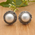 Aretes de perlas cultivadas - Pendientes de botón de perlas cultivadas blancas y plateadas florales balinesas