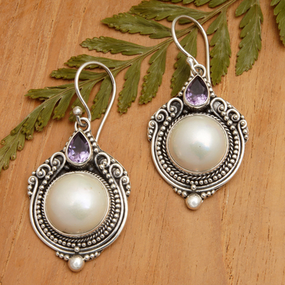 Ohrhänger aus kultivierten Mabe-Perlen und Amethysten - Silberne Ohrhänger mit Mabe-Zuchtperle und Amethyst