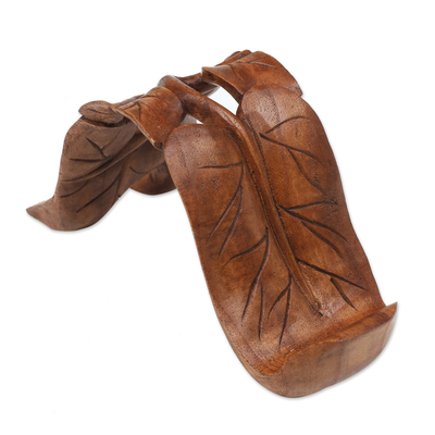 Soporte de teléfono de madera - Soporte para teléfono de madera con motivo de hoja tallada a mano en Bali