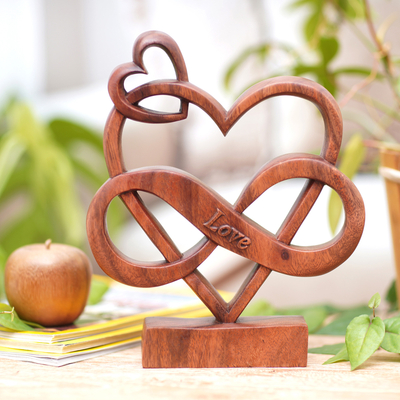 Escultura de madera - Escultura de madera de suar con temática de corazón tallada a mano en color marrón