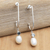 Aretes colgantes de perlas cultivadas y topacios azules - Aretes colgantes de perla cultivada blanca y topacio azul natural