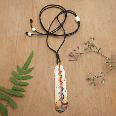 Collar colgante de cordón pintado a mano - Collar con colgante de pluma marrón pintado a mano de Bali