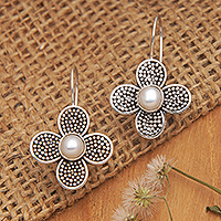 Aretes colgantes de perlas cultivadas - Aretes colgantes florales de plata esterlina con perlas blancas