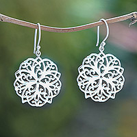 Pendientes colgantes de plata de ley, 'Flor celta' - Pendientes colgantes de plata de ley con flores celtas de Bali