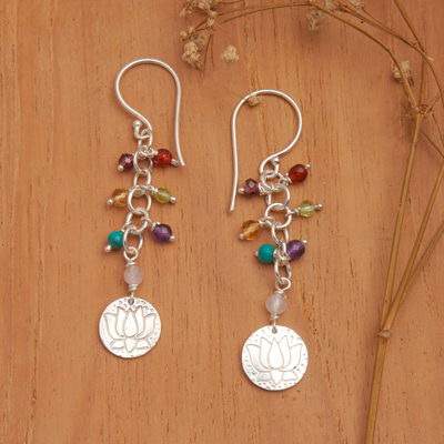 Ohrhänger aus Perlen mit mehreren Edelsteinen - Ohrhänger mit Perlen und mehreren Edelsteinen im Chakra-Stil