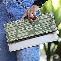 Bolso clutch plegable en batik de algodón y rayón, 'Green Pathway' - Clutch plegable en batik de algodón y rayón en verde marfil y trigo
