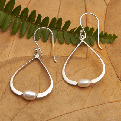 Pendientes colgantes de perlas cultivadas - Pendientes colgantes modernos de perlas cultivadas en tono melocotón