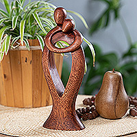 Escultura de madera, 'Valentine Romance' - Escultura de madera de Suar semiabstracta romántica tallada a mano
