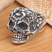 Sterling silver cocktail ring, 'Underworld Queen' - Floral Skull-Shaped Sterling Silver Cocktail Ring from Bali