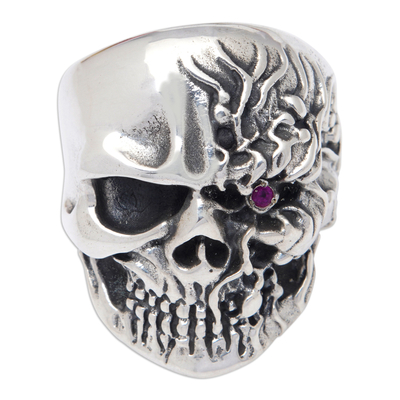 Sterling silver cocktail ring, 'Underworld Eye' - Skull-Themed Sterling Silver Cocktail Ring with a Purple Gem
