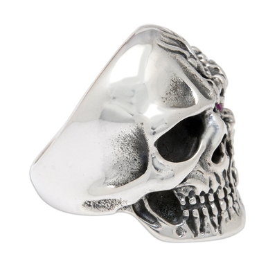 Sterling silver cocktail ring, 'Underworld Eye' - Skull-Themed Sterling Silver Cocktail Ring with a Purple Gem