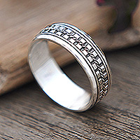 Men's sterling silver spinner ring, 'Elegant Warrior' - Men's Geometric-Themed Sterling Silver Spinner Ring