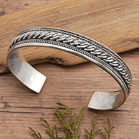 Pulsera de puño de plata de ley, 'Eden Braids' - Pulsera de puño de plata de ley clásica con patrón trenzado