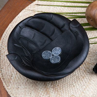 Sammelbehälter aus Holz - Handgeschnitzter, handgeformter Fangkorb aus schwarzem Suar-Holz