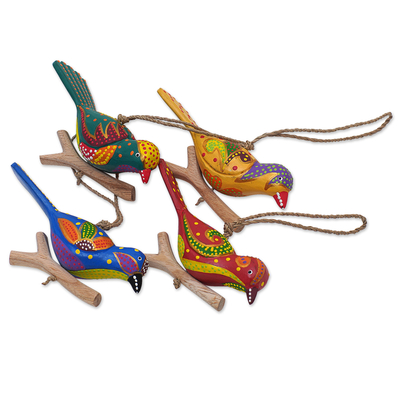 Holzornamente, (4er-Set) - Set aus 4 bemalten, farbenfrohen Albesia-Holzornamenten mit Vogelmotiv