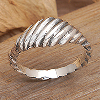 Gewölbter Ring aus Sterlingsilber, „Heaven Swirls“ – Polierter gewölbter Ring aus Sterlingsilber mit Wirbelmuster