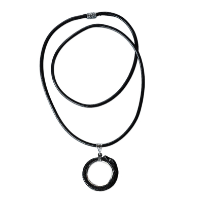 Halskette mit Anhänger aus Sterlingsilber - Halskette mit Anhänger aus schwarzem Sterlingsilber mit Schlangenmotiv