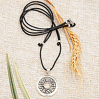 Halskette mit Anhänger aus Sterlingsilber, „Island's Grandeur“ – verstellbare, klassische, runde Halskette mit Anhänger aus Sterlingsilber