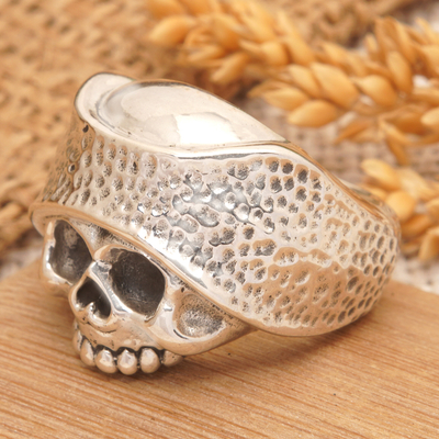 Men's sterling silver cocktail ring, 'Skull Icon' - Men's Sterling Silver Skull Cocktail Ring from Bali