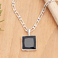 Halskette mit Onyx-Anhänger, „Night Pond“ – Moderne Halskette aus Sterlingsilber mit quadratischem Onyx-Anhänger