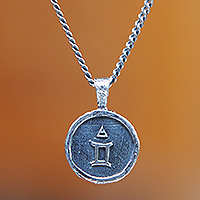 Collar colgante de plata de ley, 'Encanto Géminis' - Collar de plata de ley con colgante de signo del zodíaco Géminis