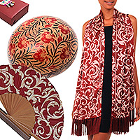 Kuratiertes Geschenkset „Classic Batik“ – kuratiertes Geschenkset mit Blatt- und Blumen-Rot-Batik-Motiv aus Bali
