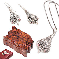 Set de regalo seleccionado, 'Precious Owl' - Puzzle Box Collar y aretes de amatista Set de regalo curado de búho