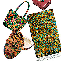 Kuratiertes Geschenkset „Bali Green“ – Kuratiertes Geschenkset mit Batik-Tragetasche, Schal und Schmuckschatulle