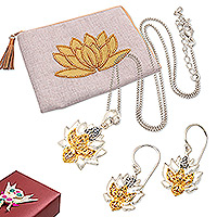 Set de regalo curado, 'Godly Lotus' - Set de regalo curado hecho a mano con temática de loto y detalles en oro
