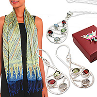 Set de regalo seleccionado, 'Rainbow Flair' - Set de regalo seleccionado con bufanda de seda, collar y aretes con múltiples gemas