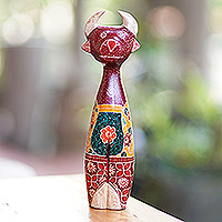 Holzskulptur, „Einzigartiger Hirsch“ – handgefertigte Batik-bemalte Pule-Holzskulptur mit Hirschmotiv