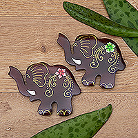 Holzmagnete, „Paradisische Elefanten“ (2er-Set) – Set aus 2 handbemalten Holzmagneten in Elefantenform mit Blumenmuster