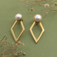 Pendientes colgantes de perlas cultivadas bañadas en oro, 'Pearly Kite' - Pendientes colgantes de perlas minimalistas pulidos chapados en oro de 18k