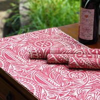 Cotton blend table runner and placemats, 'Red Eden' (set of 5)