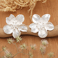 Pendientes de botón de plata de ley - Pendientes de botón de plata de primera ley con flor de hibisco mate