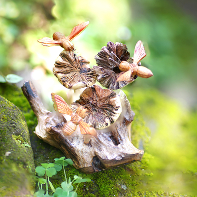 Escultura de madera - Escultura de abeja de madera hecha a mano con base en forma de hongo