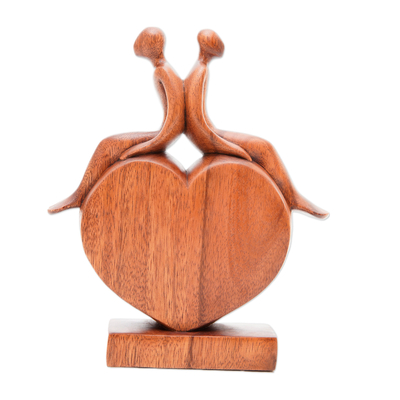 Escultura de madera - Escultura inspiradora en forma de corazón de madera de Suar de Bali