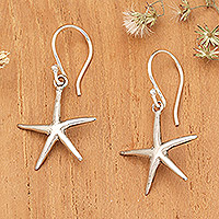 Pendientes colgantes de plata de primera ley, 'Shiny Starfish' - Pendientes colgantes de plata de ley con forma de estrella de mar pulida