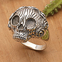 Men’s sterling silver cocktail ring, 'Queen of the Underworld' - Men's Sterling Silver Skull-Shaped Cocktail Ring from Bali