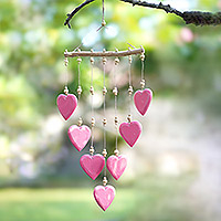 Colgante de pared de madera, 'Corazón rosa' - Colgante de pared de madera con temática de corazón rosa tallado y pintado a mano
