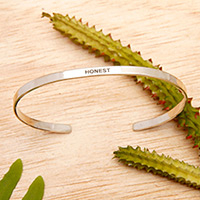 Manschettenarmband aus Sterlingsilber, „Your Honesty“ – poliertes, minimalistisches Manschettenarmband aus Sterlingsilber