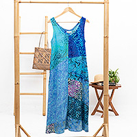 Batik-Rayon-Kleid, „Blue Patchwork Dreams“ – Ärmelloses Tank-Top-Kleid aus Batik-Blättern in Blau und Schwarz aus Rayon