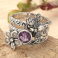 Amethyst-Cocktailring, „Wise Dragonfly“ – facettierter Amethyst-Cocktailring mit floralem Libellen-Motiv