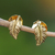 Pendientes de botón chapados en oro - Aretes de hojas con baño de oro de 22k altamente pulido