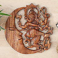 Holzreliefplatte, „Lunar Ganesha“ – Handgeschnitzte Ganesha- und Mond-Suar-Holzreliefplatte