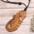 Handgeschnitzte Halskette mit Kordelanhänger - Handgeschnitzte Halskette mit Seepferdchen-Anhänger aus Baumwollkordel