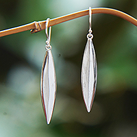 Ohrhänger aus Sterlingsilber, „Säule des Lebens“ – Hochglanzpolierte Ohrhänger aus Sterlingsilber aus Bali