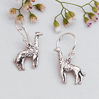 Pendientes colgantes de plata de ley, 'Giraffe Duo' - Pendientes colgantes de plata de ley pulida en forma de jirafa